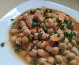 Receta de garbanzos con langostinos en olla rápida